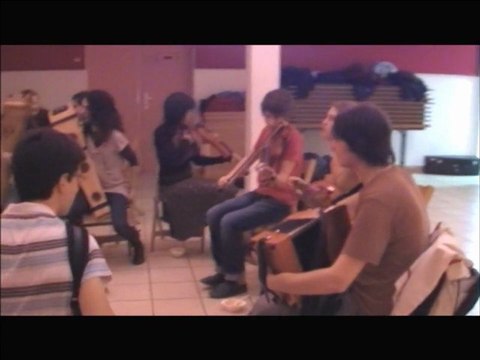 Bal à Aurice (40), des élèves du Conservatoire des Landes et de leurs professeurs