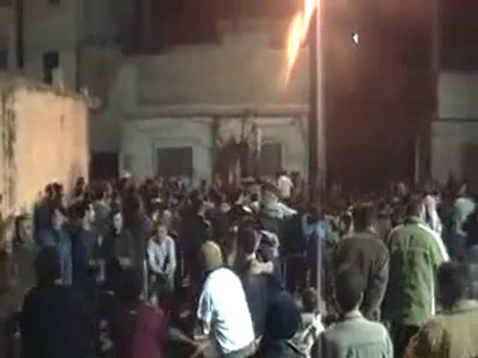 فري برس   حمص البياضة خرجنا رغم تفريقنا بالقوة 4 12 2011