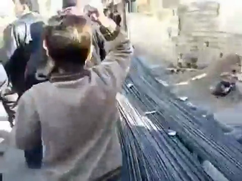 فري برس   حلب حي صلاح الدين  جامع سعد بن أبي وقاص 2 12 2011 ج1