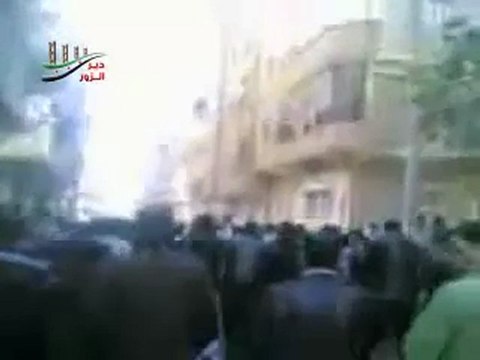 فري برس ديرالزور جمعة المنطقة العازلة مظاهرة حاشدة في حي الجبيلة 2 12 2011