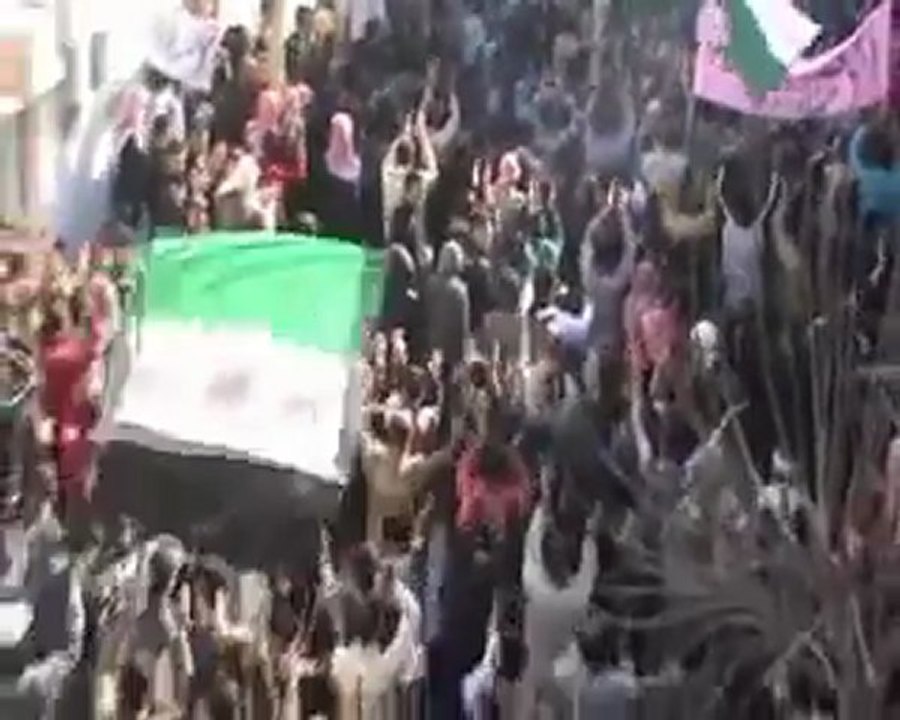 فري برس   حماة   الحميدية و الشرقية   مظاهرة حاشدة في جمعة المنطقة العازلة 2 12 2011