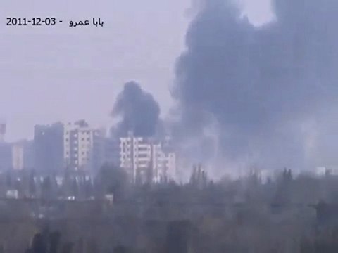 فري برس حمص بابا عمرو الدخان في المنطقة نتيجة القصف 3 12 2011