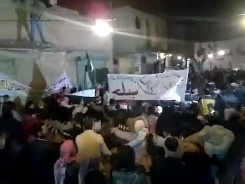 فري برس مدينة مارع ريف حلب مظاهرات الاحد يا حمص مارع تفديكي بالروح 4 12 2011