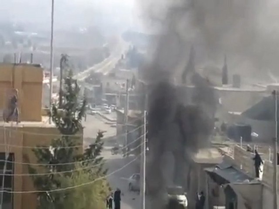 فري برس   حلب   عندان    مظاهرة الاحرار اثناء التواجد الامني 5 12 2011