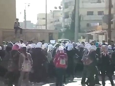 فري برس درعا حي الكاشف مظاهرة طلابية 5 12 2011