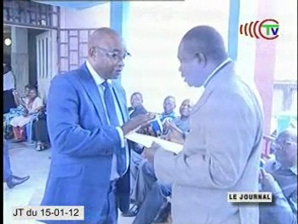 Remise d’une ambulance au centre de santé de Mayangui