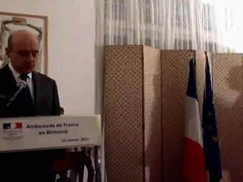 Alain Juppé remet la Légion d'Honneur à Aung San Suu Kyi