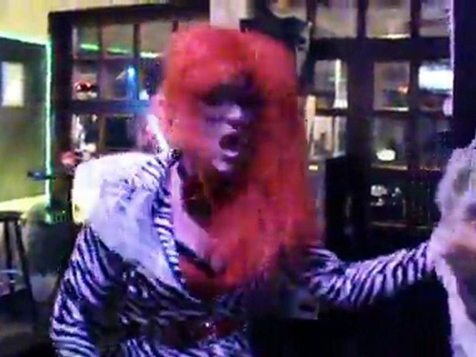 Fiona Famous - Einmal um die Welt