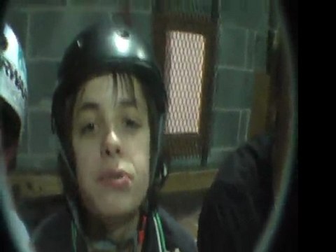 Tu veux qu'on s'éfrite ?! Bah suces mon cul , boloss !