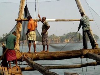 pêcheurs au carrelet kérala inde du sud