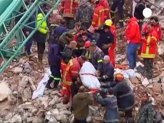 24 morti nel crollo di un palazzo a Beirut