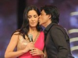 Shahrukh Khan Kisses Katrina Kaif On Stage - Bollywood Awards