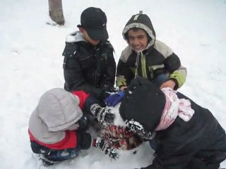 DEPREMZEDE ÇOCUKLARIN KAR KEYFİ