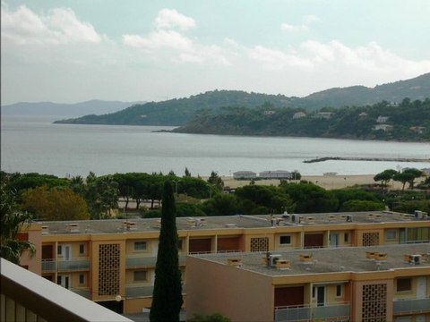 Location vacances T2 résidence Brise Marine La Favière Bormes-les-Mimosas REF3LA