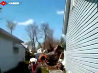 Ağaç Keserken Evini Yıktı - www.emlaklobisi.com  2012  emlak haberleri  ilhan çamkara