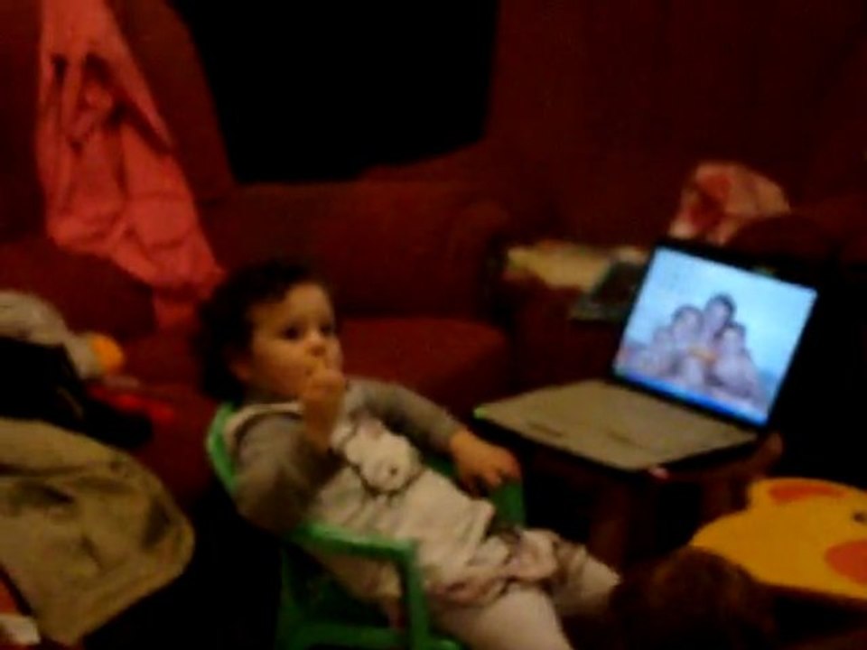 Une juste pour voir le cul de Vivi et la tronche de clown de son mari !