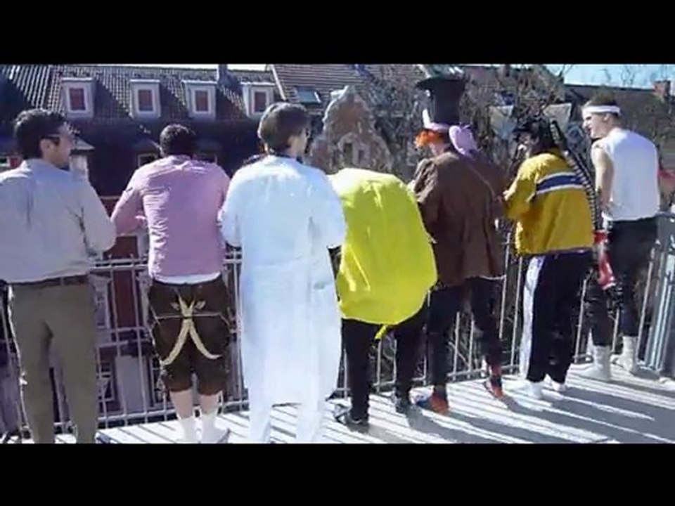 Groove is in your heart - the gang! ;)