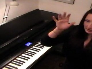 L'espace du travail du pianiste dans un appartement Roland Digital Piano HP307