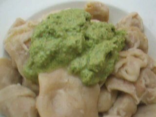 The recipe of the cappelletti with rocket cream and filled with bresaola, mascarpone and ground pistachioes