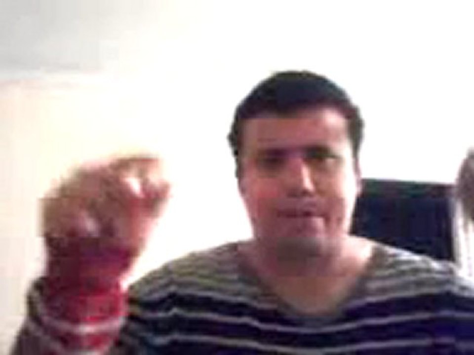 un boloss qui dit VIVE MARINE LE PEN ET VIVE HITLER ET VIVE LE PORC