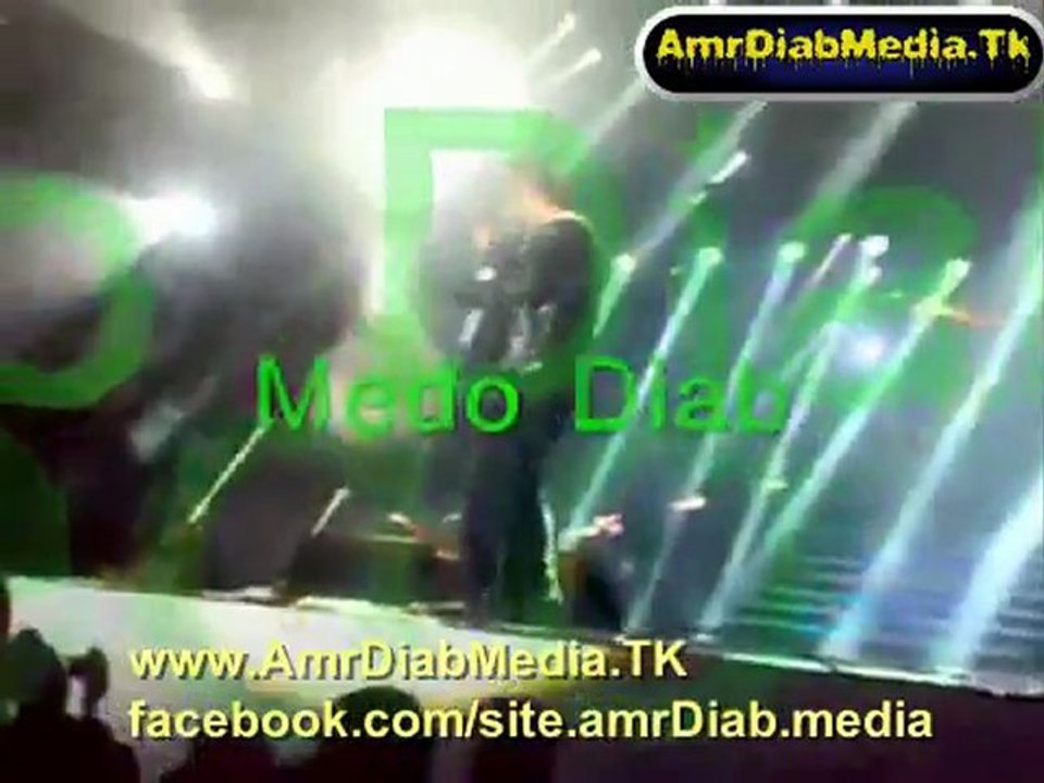 ‫عمرو دياب يداعب جمهوره والحفلة الجاية بدون جمهور بسبب الشماريخ فى حفل مهرجان الايمان 2 كيو نت‬