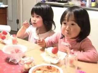みお　4歳の誕生会　～１０数えたら苺が増えた！o(^▽^)oキャハハ