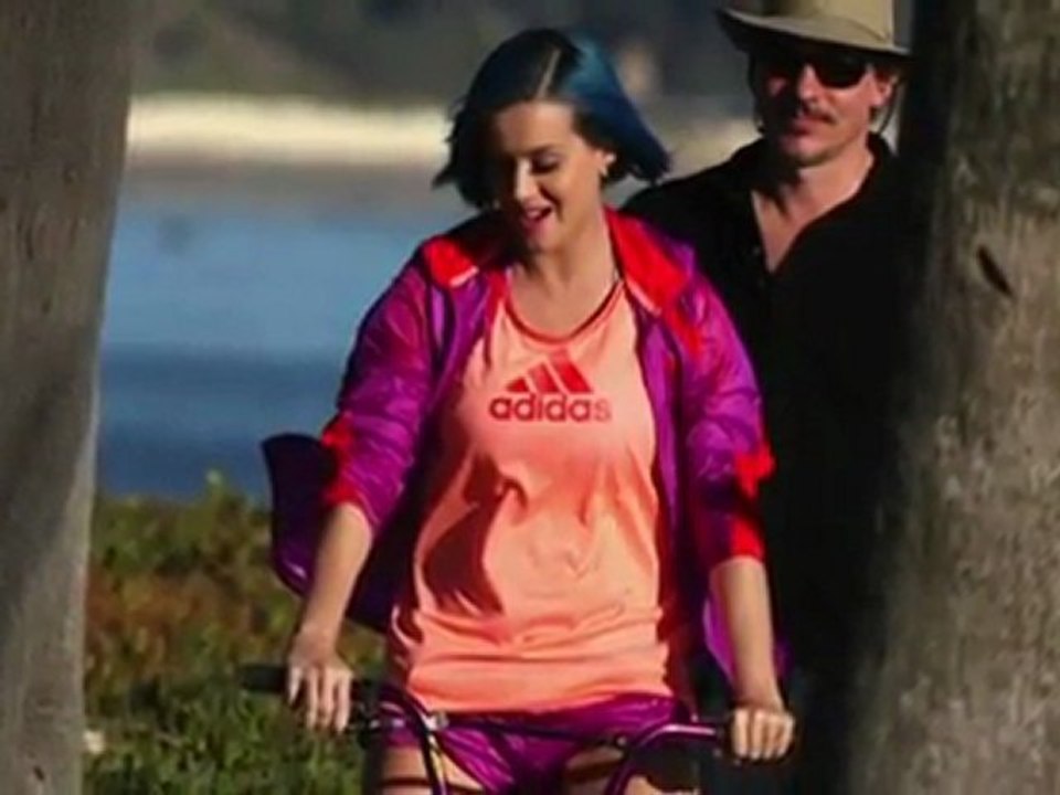 SNTV - First Shots of Katy Perry Since Filing for Divorce