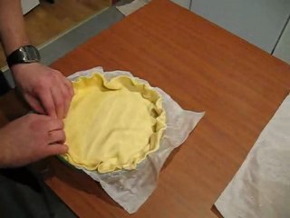 Tourte champignons - lardons - Fermer la tourte