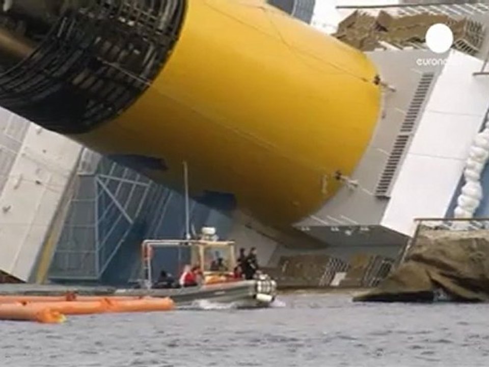 Un movimiento del Costa Concordia obliga a interrumpir...