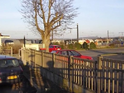 Passage d'une BB26000 Sybic avec un petit train de Fret