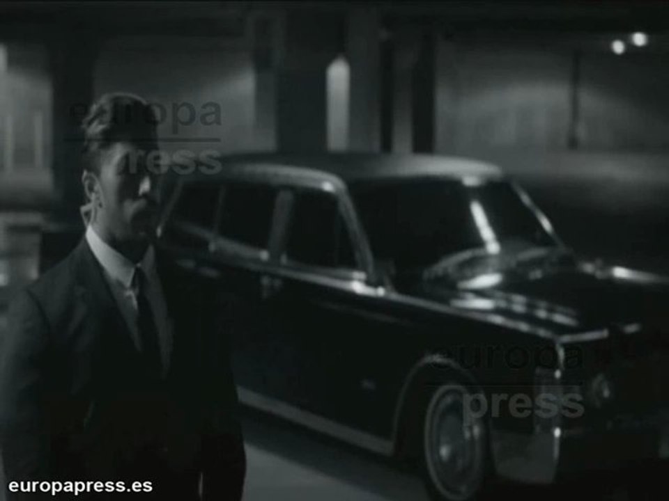 Rihanna vuelve a quitarse la ropa para Armani