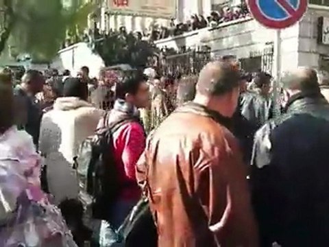 مظاهرة النساء في سوريا من أجل لقمة العيش 28-2-2011 جزء 1
