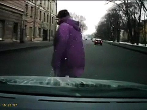 Mamie se fait renverser en voiture mais va bien