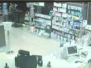 rapina la farmacia filmato