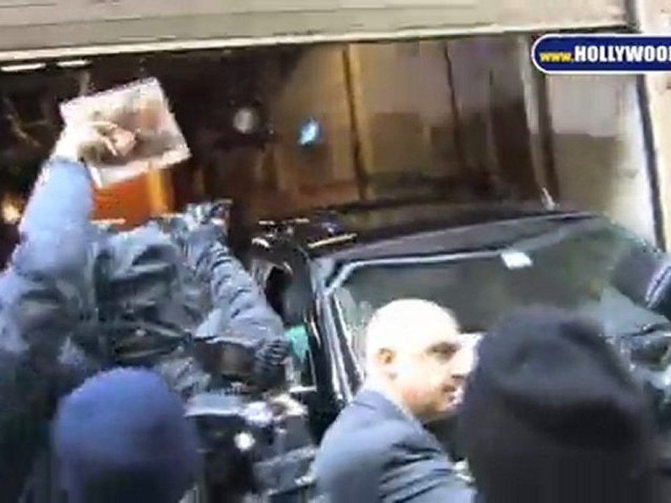 Jessica Alba is swarmed leaving Live! with Kelly