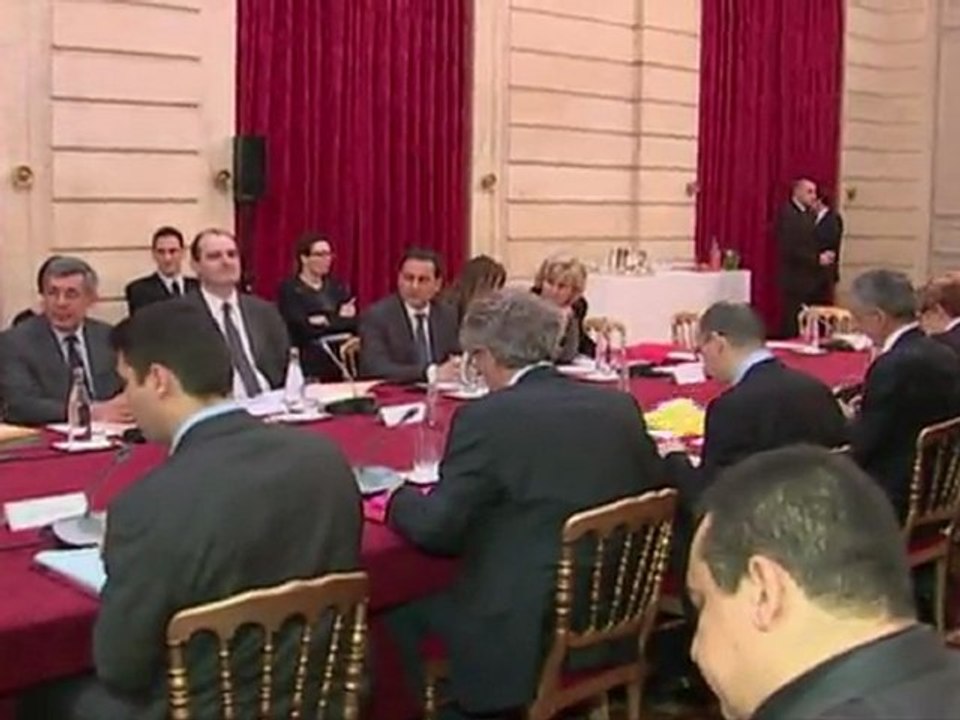 Sommet de crise: Nicolas Sarkozy pare à l'urgence