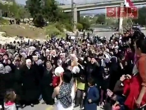 مظاهرة النساء في بانياس في 13-4-2011 جزء 2