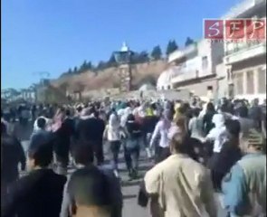 مظاهرة حماة قلعه حماة ومسجد أبي الفداء 15-4-2011