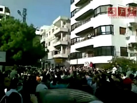 مظاهرة اللاذقية في يوم الجلاء 17-4-2011 جزء 2
