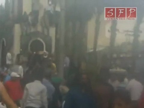 بداية الاعتصام عند الساعة الجديدة حمص سوريا 18-4-2011