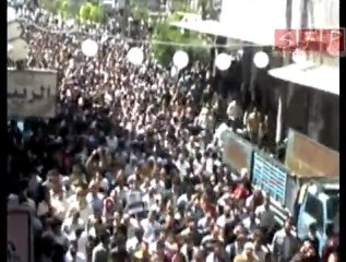 تشييع الشهداء في دوما 24-4-2011 شارع الجلاء
