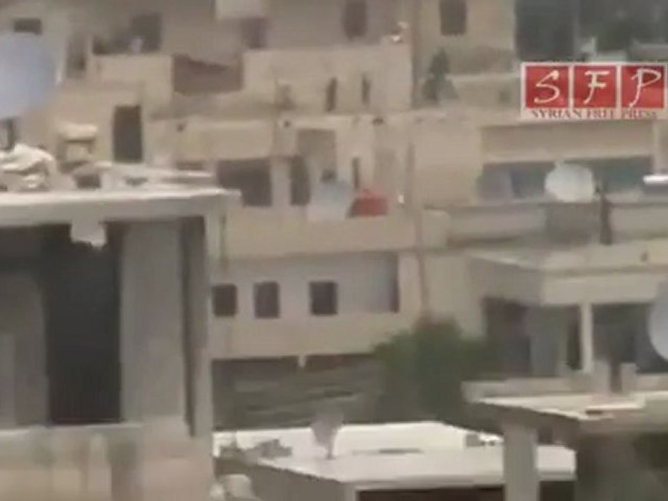 الدبابات منتشرة في درعا البلد 17-5-2011