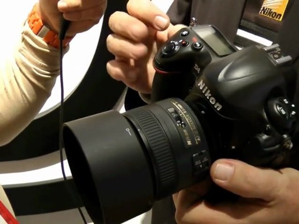 Nikon D4: A look at Nikon's new flagship camera at CES 2012