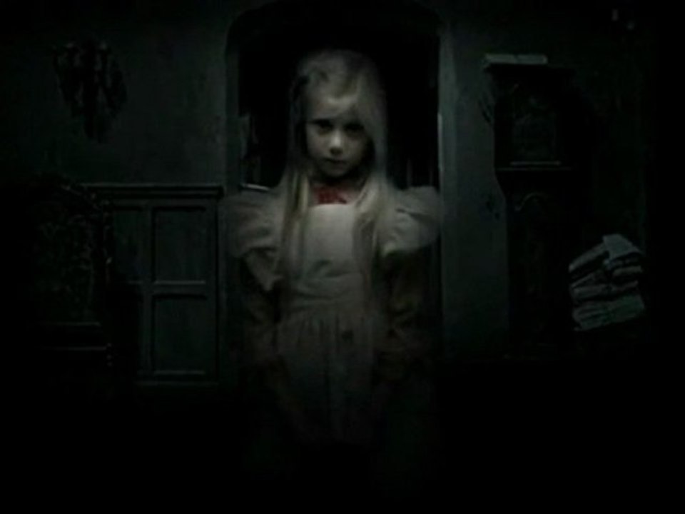 Encuentra a LA DAMA DE NEGRO (THE WOMAN IN BLACK)