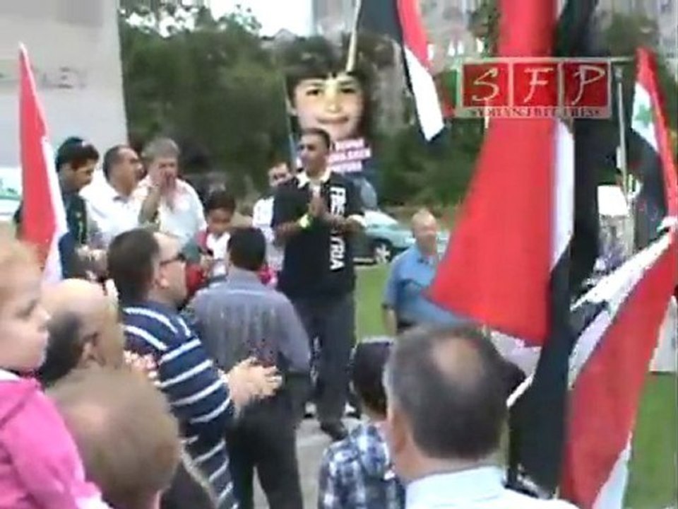 مظاهرة ضد بشار الأسد في تورونتو مع عراضة، كندا 11-6-2011
