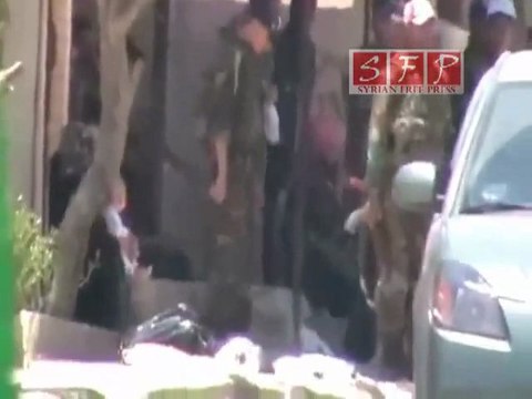 الامن يحاصر المصلين بالساحات بدرعا 17 6 2011