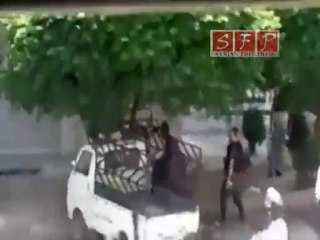 دمشق برزة أعتداء رجال الامن والشبيحة على الممتلكات 24 6 2011