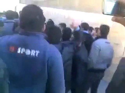 فري برس حمص حي الميدان مظاهرة طلابية داخل مدرسة خالد بن الوليد رااائعة 4 12 2011