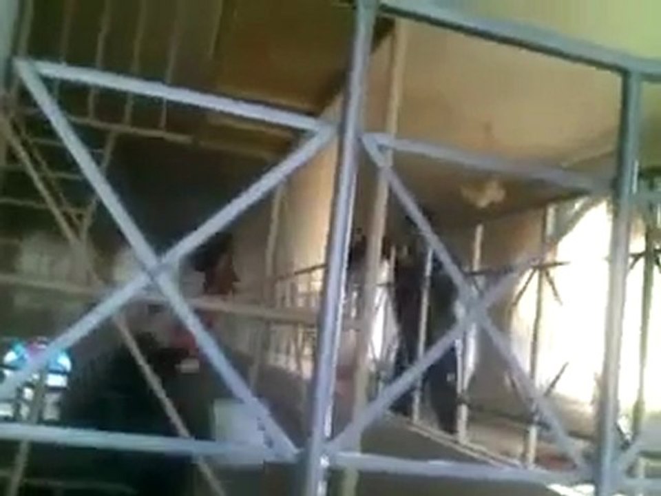 فري برس   حمص كرم الزيتون اثار القصف ع جامع الرفاعي 4 12 2011 ج3