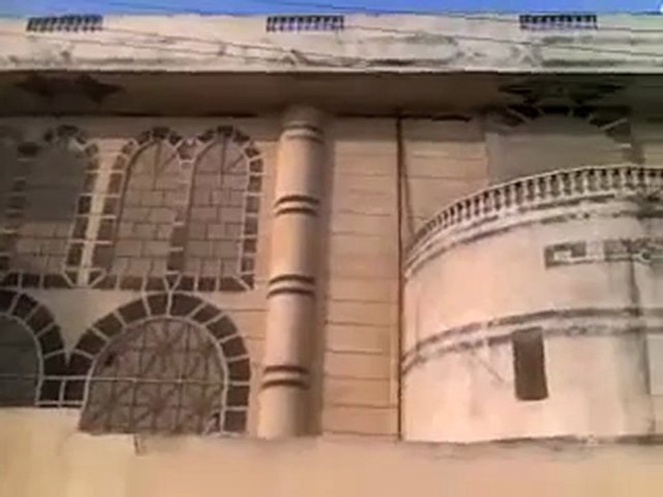 فري برس   حمص كرم الزيتون اثار القصف ع جامع الرفاعي 4 12 2011 ج4